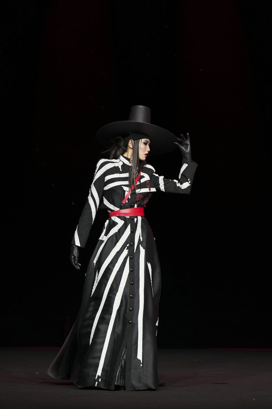 Julien Fournié’s “First Circus” turns couture into a theatrical spectacle in Paris | iNFOnews.ca