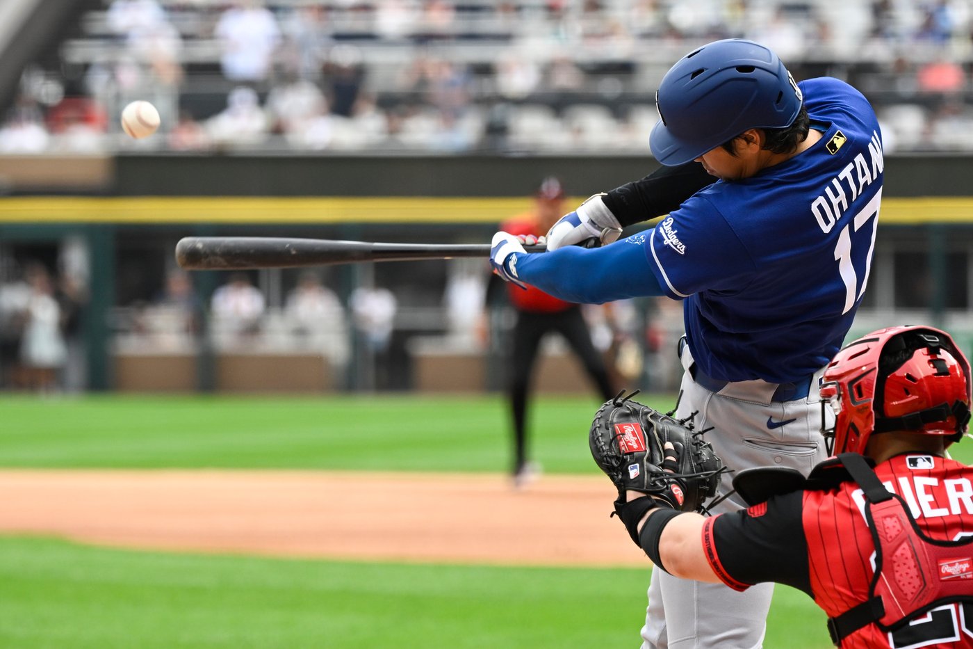 Shohei Ohtani hits a leadoff homer in return to Dodgers lineup after dealing with knee issue | iNFOnews.ca Shohei Ohtani hits a leadoff homer in return to Dodgers lineup after dealing with knee issue | iNFOnews.ca