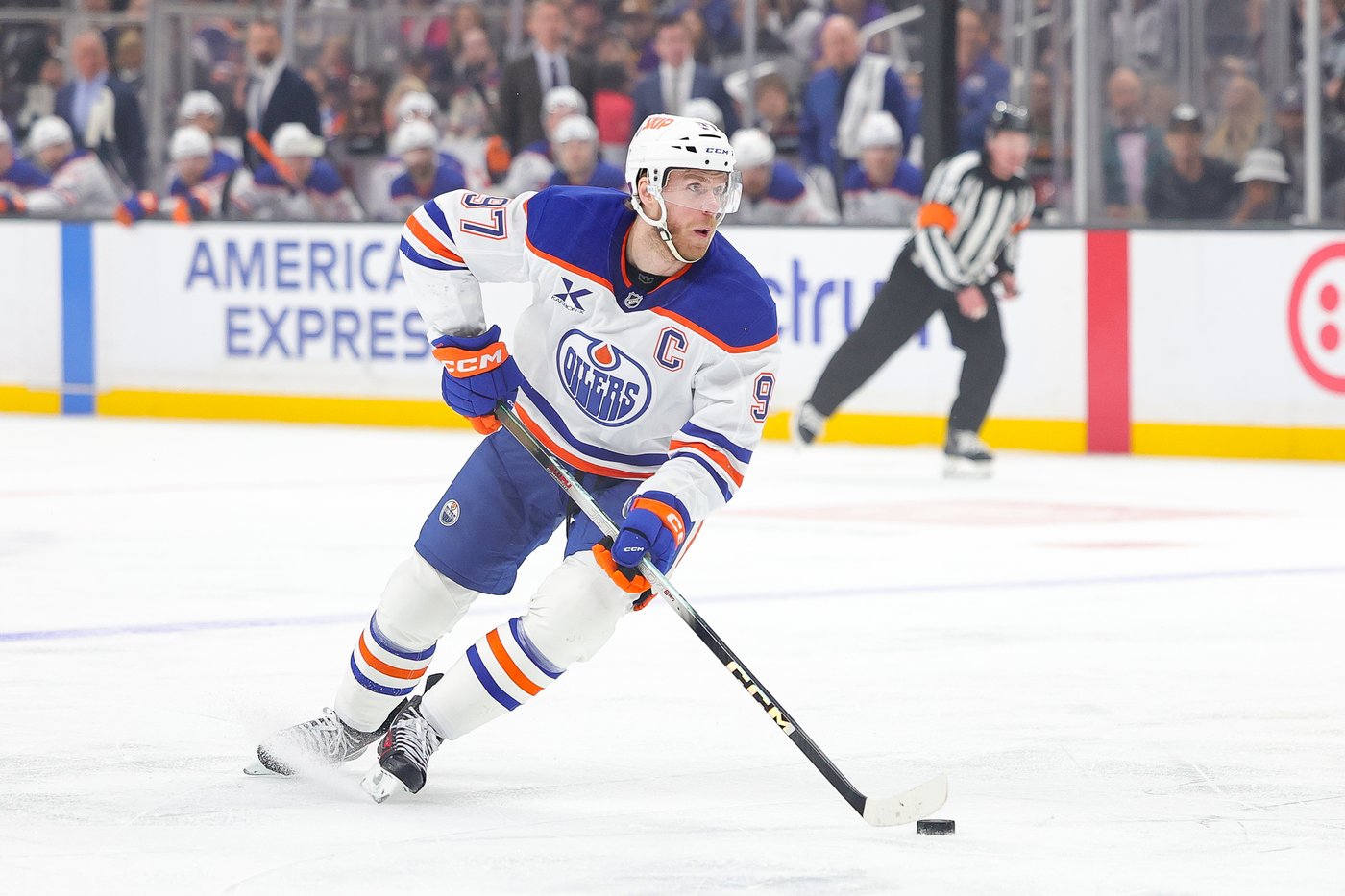 Connor McDavid ties Wayne Gretzky with his fifth Ted Lindsay Award honor | iNFOnews.ca Connor McDavid ties Wayne Gretzky with his fifth Ted Lindsay Award honor | iNFOnews.ca