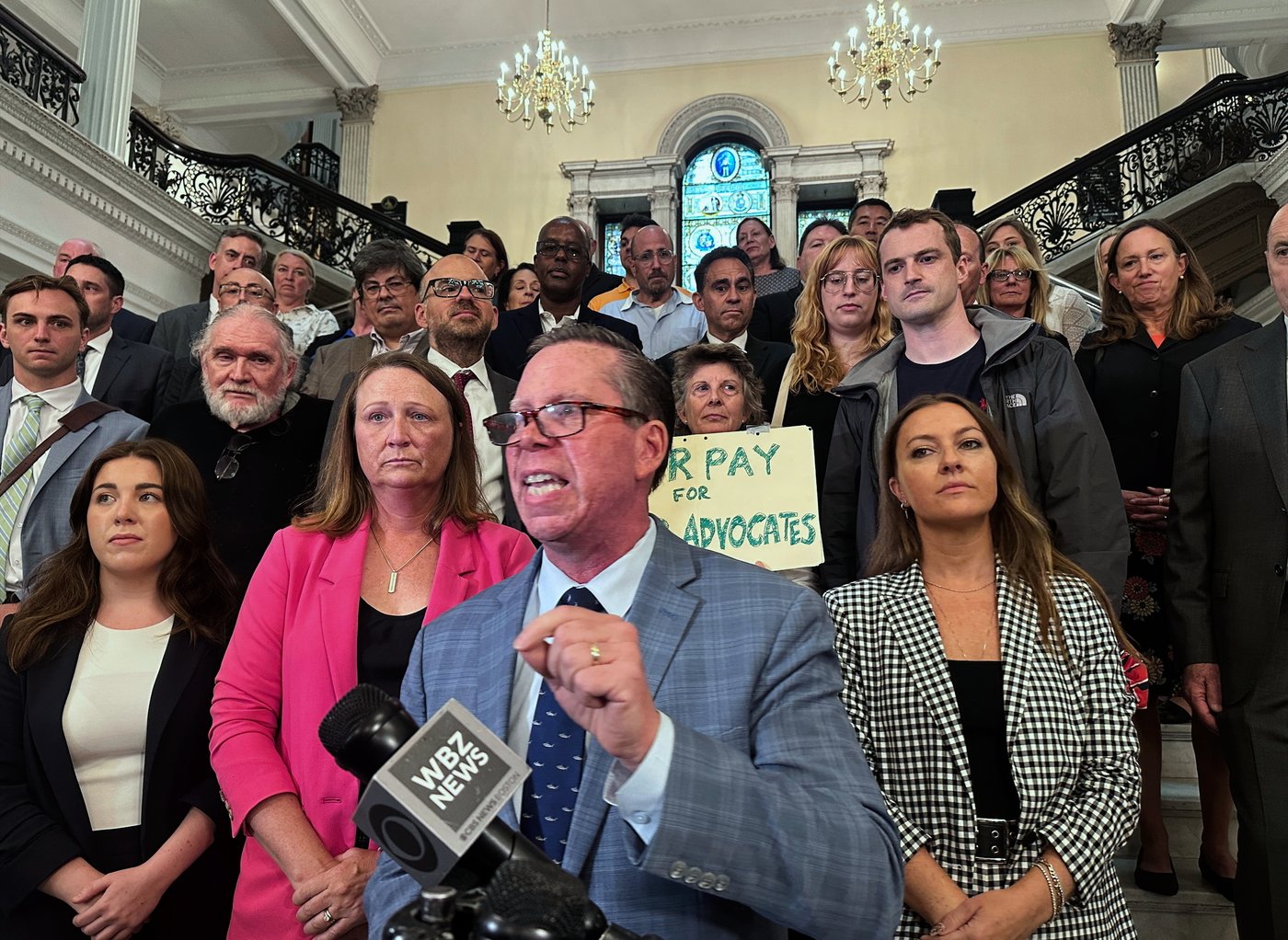 Massachusetts lawmakers pass bill that includes pay raise for public defenders amid legal crisis | iNFOnews.ca Massachusetts lawmakers pass bill that includes pay raise for public defenders amid legal crisis | iNFOnews.ca