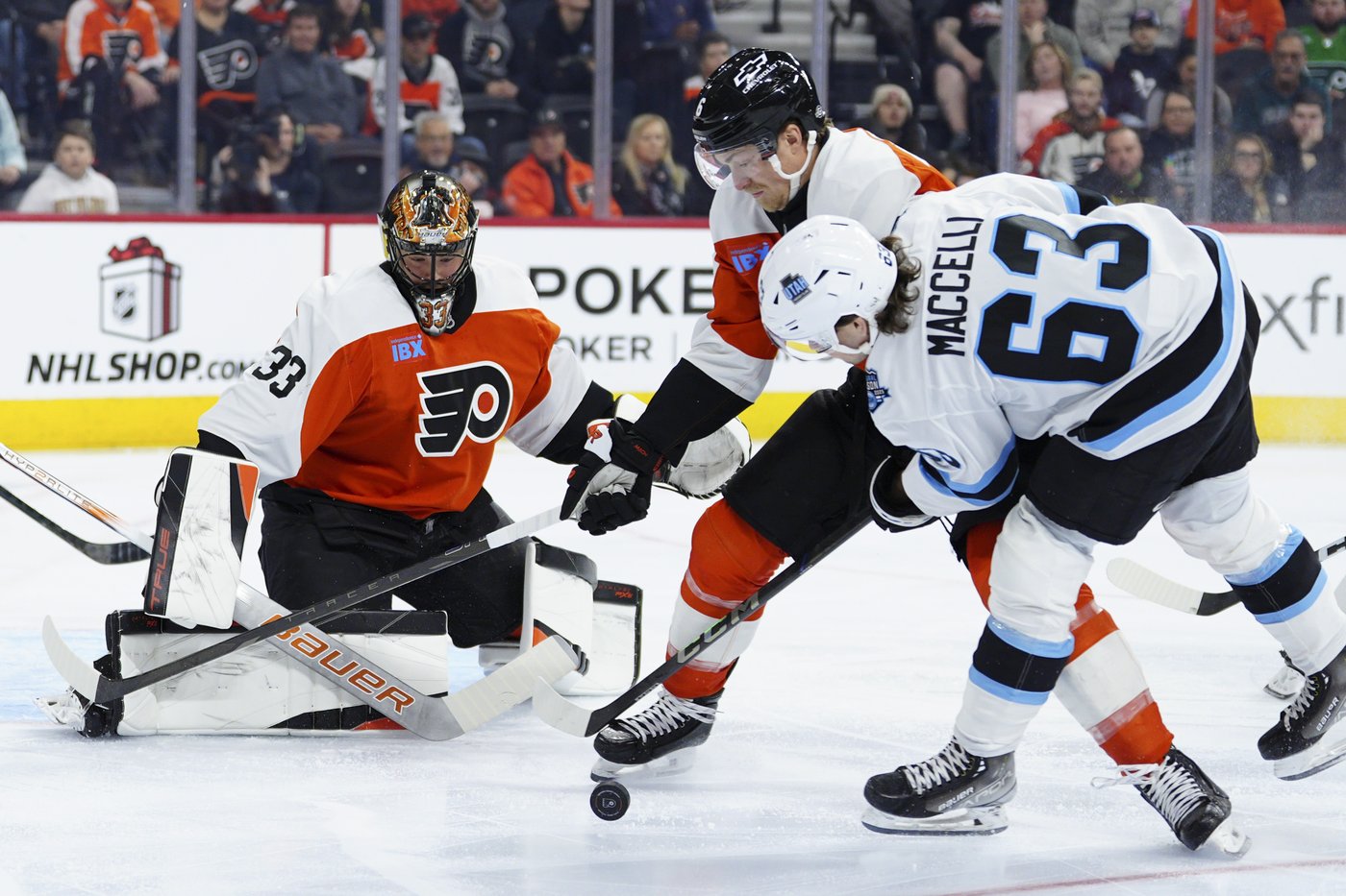Logan Cooley breaks tie on power play, helps Utah beat the Flyers 4-2 | iNFOnews.ca