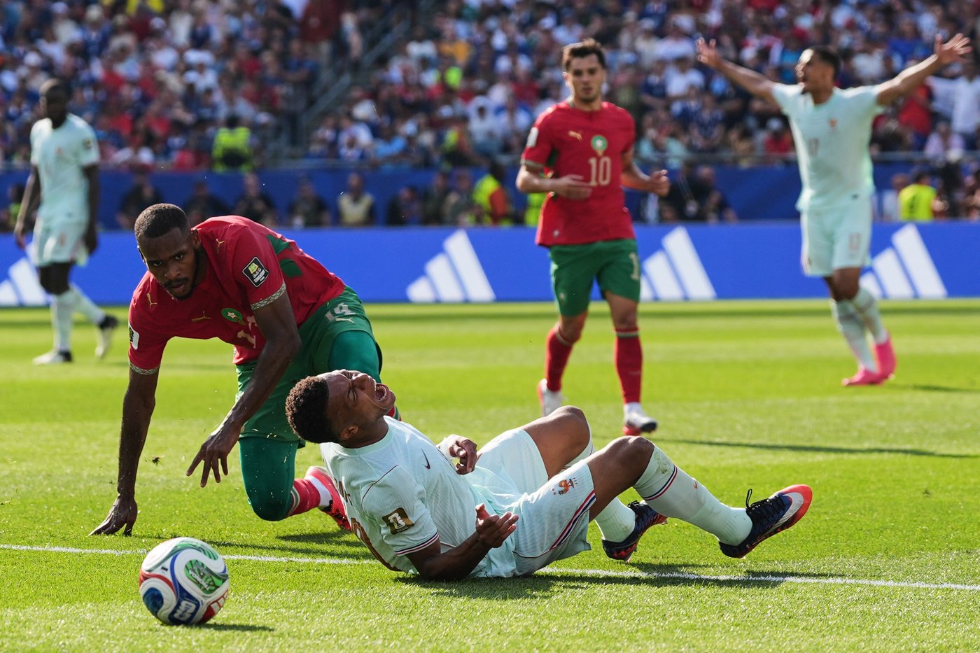 Kylian Mbappé scores his 8th World Cup goal before leaving game with a 'slight' ankle injury | iNFOnews.ca