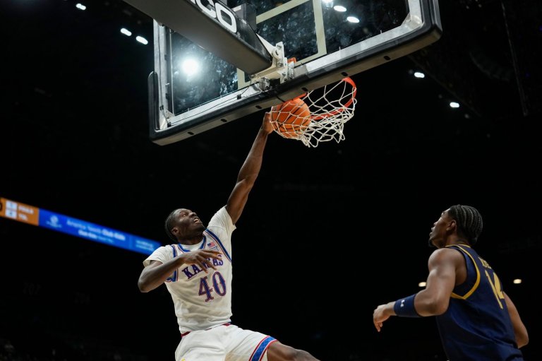 Flory Bidunga's 18 points, 9 rebounds, 5 assists and 5 blocks lead Kansas past Notre Dame 71-61 | iNFOnews.ca