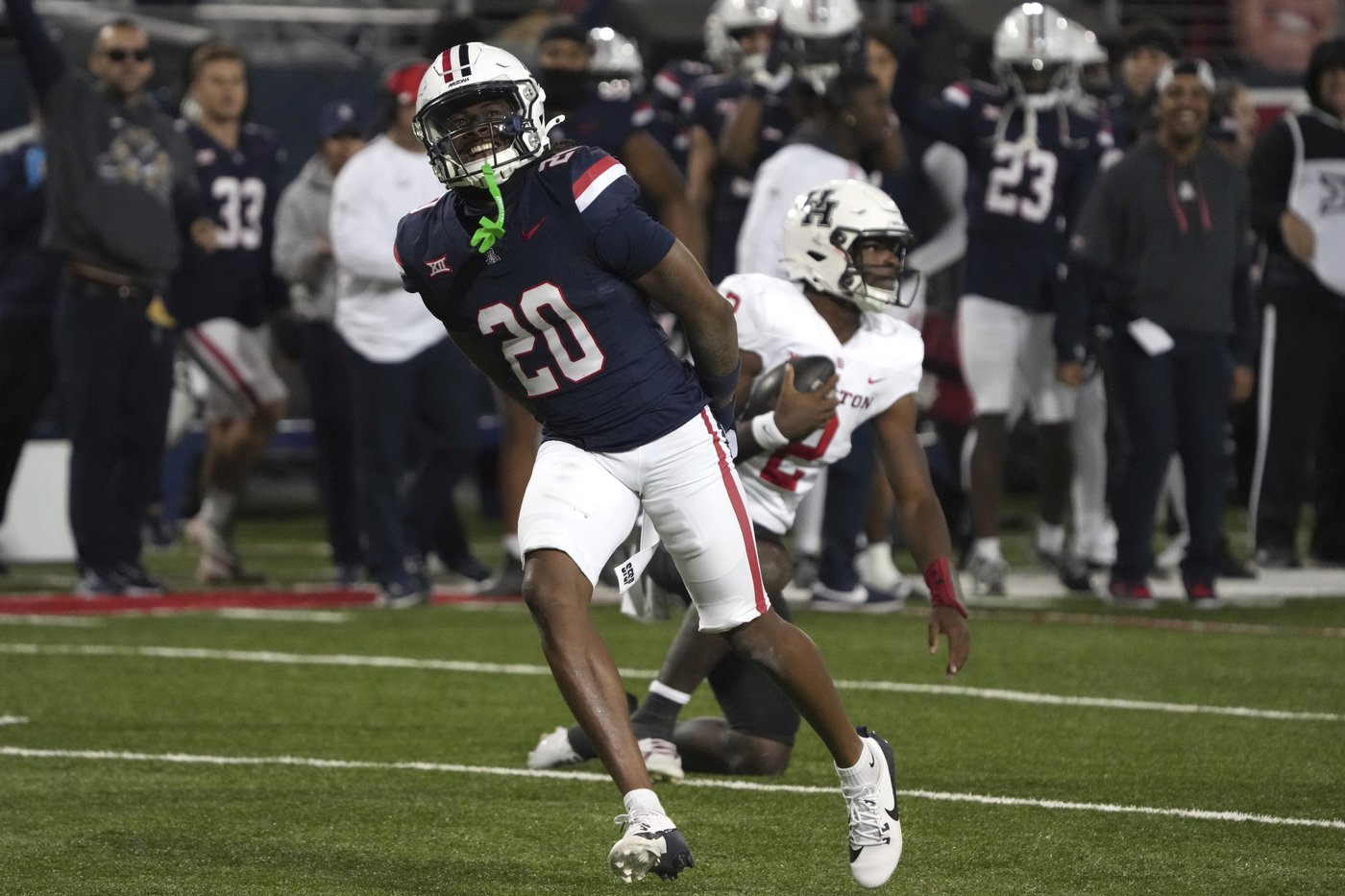 Noah Fifita throws for 2 TDs, Arizona ends 5-game losing streak with 27-3 win over Houston | iNFOnews.ca Noah Fifita throws for 2 TDs, Arizona ends 5-game losing streak with 27-3 win over Houston | iNFOnews.ca