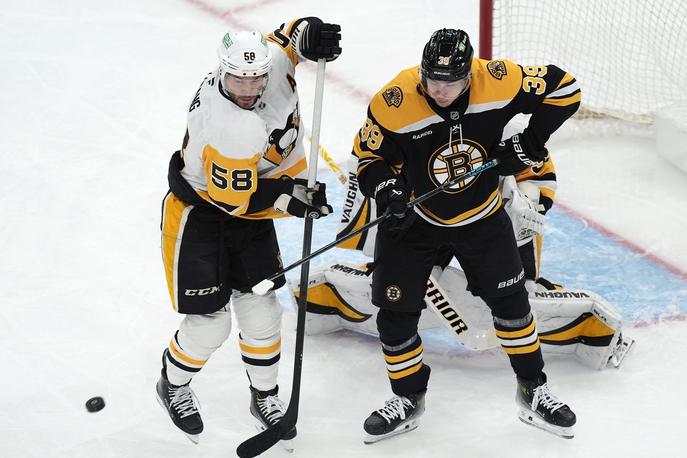 Tomasino scores 3rd period goal to give Penguins 2-1 win over Bruins | iNFOnews.ca Tomasino scores 3rd period goal to give Penguins 2-1 win over Bruins | iNFOnews.ca