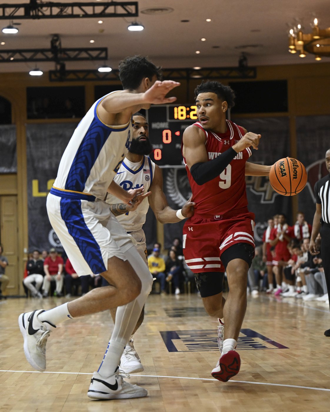 Tonje scores 33, No. 19 Wisconsin beats Pittsburgh 81-75 for Greenbrier Tip-Off title | iNFOnews.ca