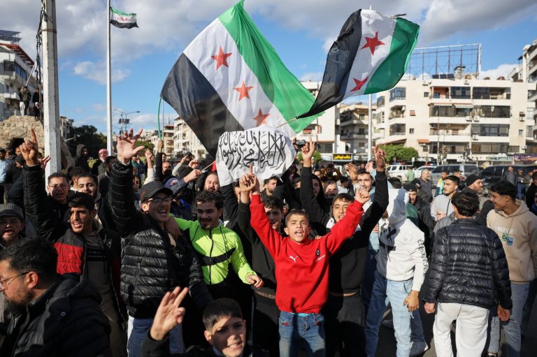 Protesters clash in Syria after deadly Alawite mosque bombing | iNFOnews.ca