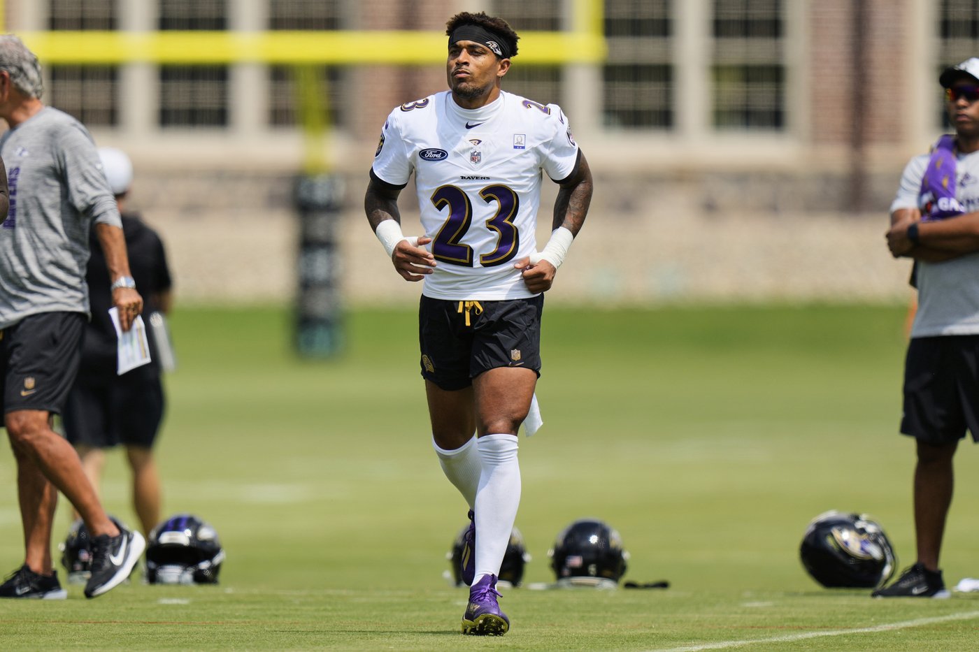 Lamar Jackson and Jaire Alexander reunite at Ravens camp. They were teammates at Louisville | iNFOnews.ca