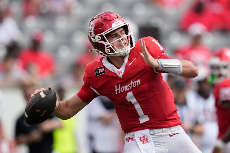 Weigman throws for 305 yards and leads No. 23 Houston to a 33-20 win over Oregon State | iNFOnews.ca