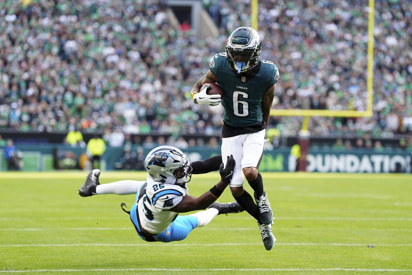 Eagles receivers Smith and Brown complain about vanishing pass offense during winning streak | iNFOnews.ca
