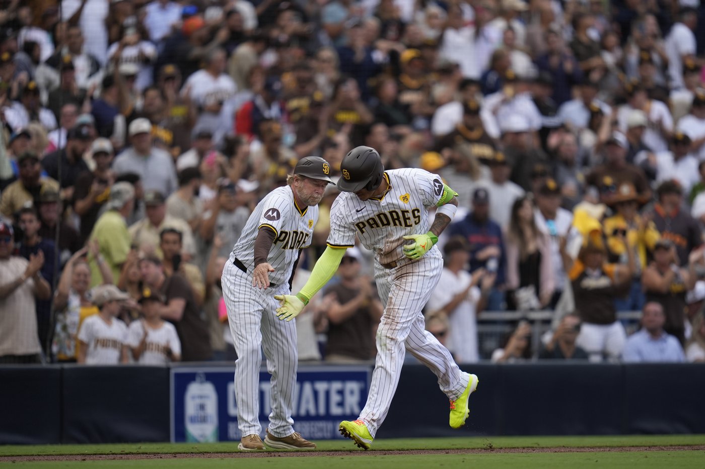 Cease pitches into the 9th and Machado hits 2 of Padres' 4 homers in a 4-0 win vs Astros | iNFOnews.ca Cease pitches into the 9th and Machado hits 2 of Padres' 4 homers in a 4-0 win vs Astros | iNFOnews.ca