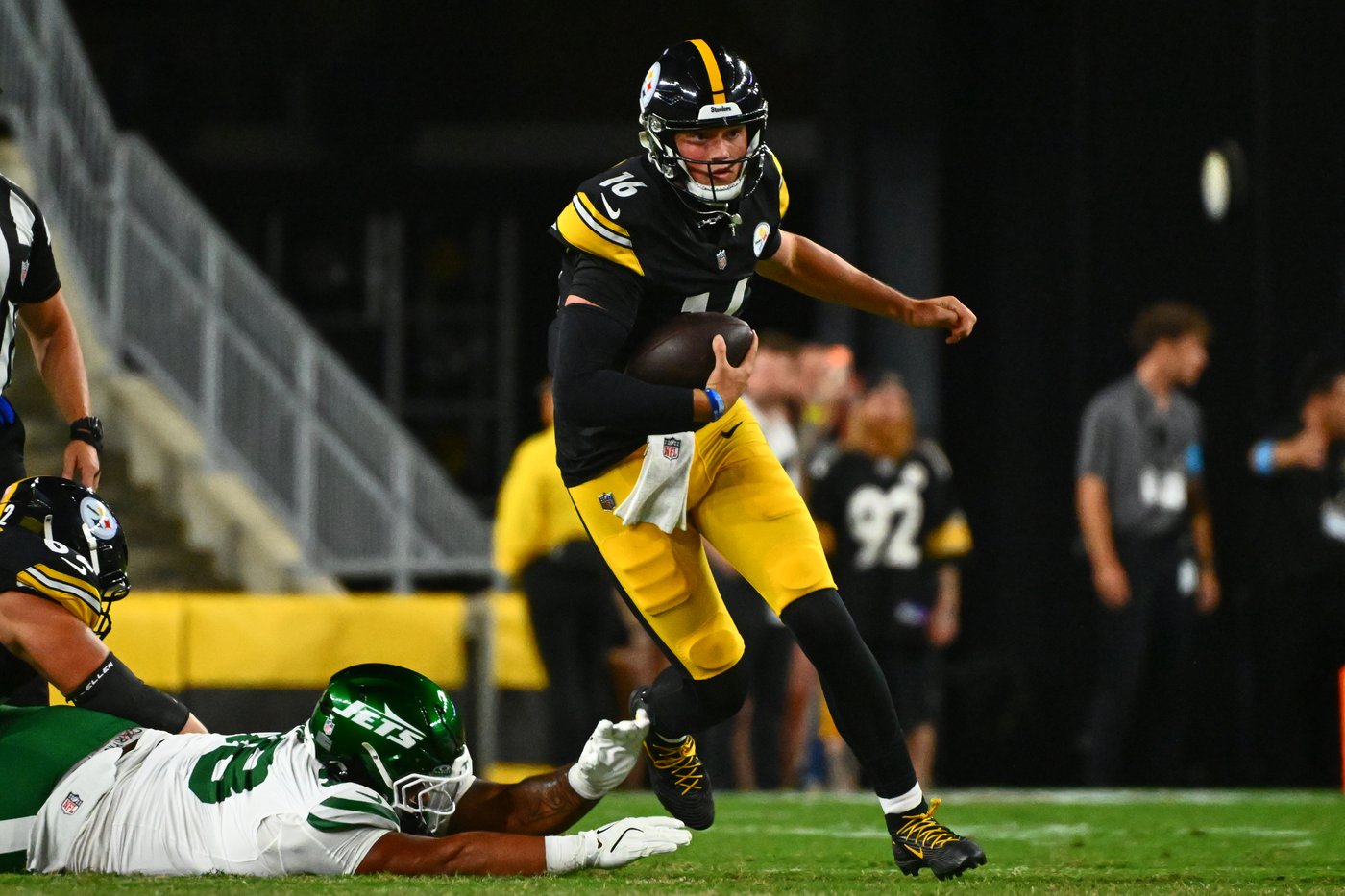 Geno Smith throws a touchdown pass during his 1-drive cameo as Jets top Steelers 17-0 | iNFOnews.ca Geno Smith throws a touchdown pass during his 1-drive cameo as Jets top Steelers 17-0 | iNFOnews.ca