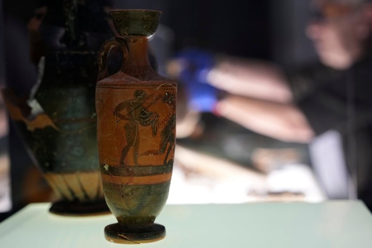 Israel returns 22 artifacts as Greece pushes to bring antiquities home | iNFOnews.ca