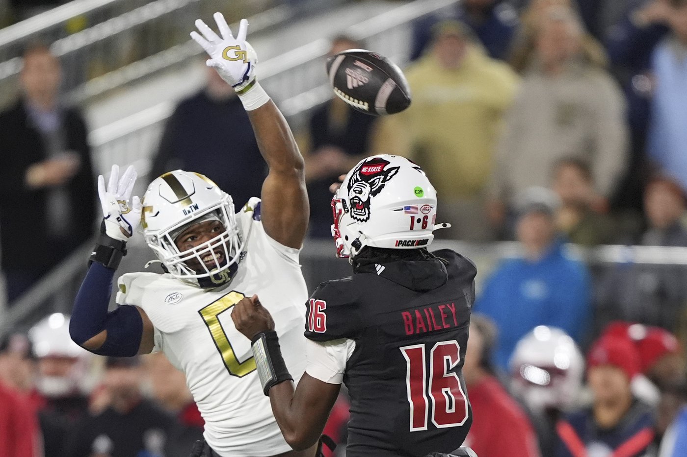 Philo delivers go-ahead TD run with 22 seconds remaining to lift Georgia Tech past N.C. State 30-29 | iNFOnews.ca