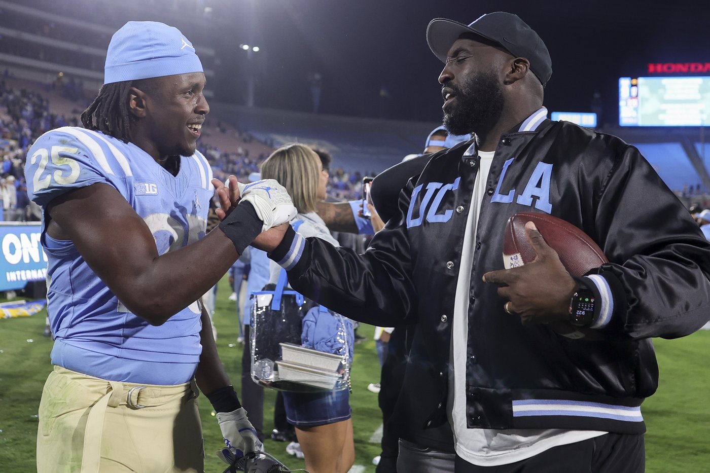 Garbers, Schwesinger lead UCLA past Iowa 20-17 for Bruins' 3rd straight win | iNFOnews.ca
