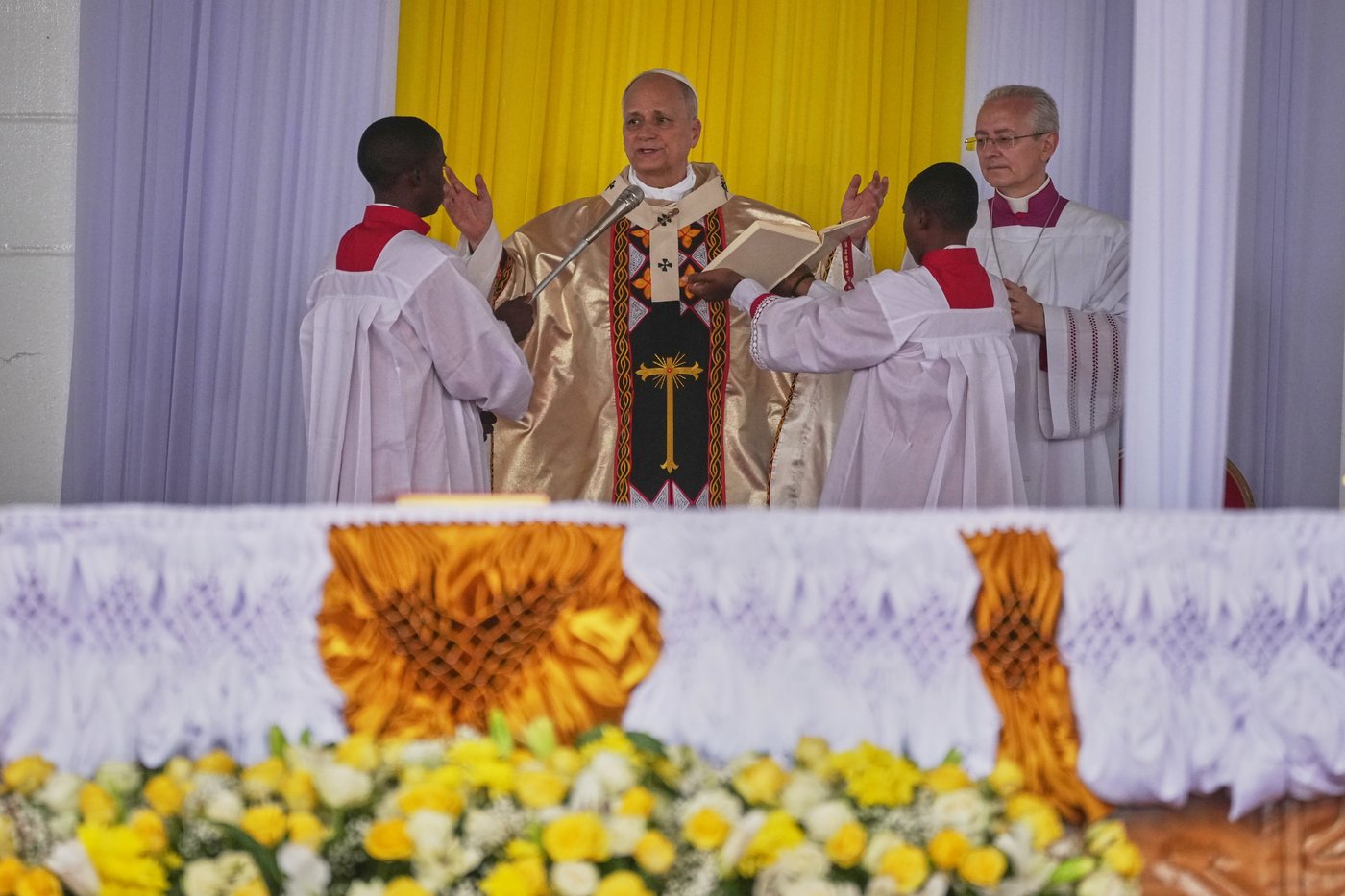 Photos of Pope Leo XIV's trip to Africa | iNFOnews.ca