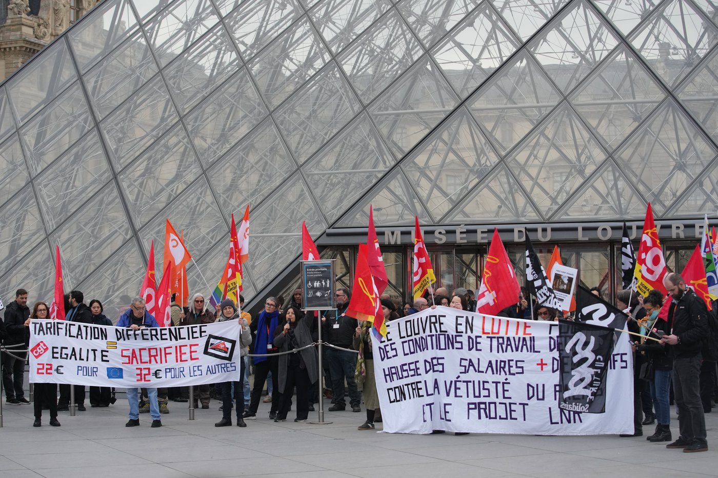 Louvre workers vote to extend a strike as the museum partially reopens | iNFOnews.ca