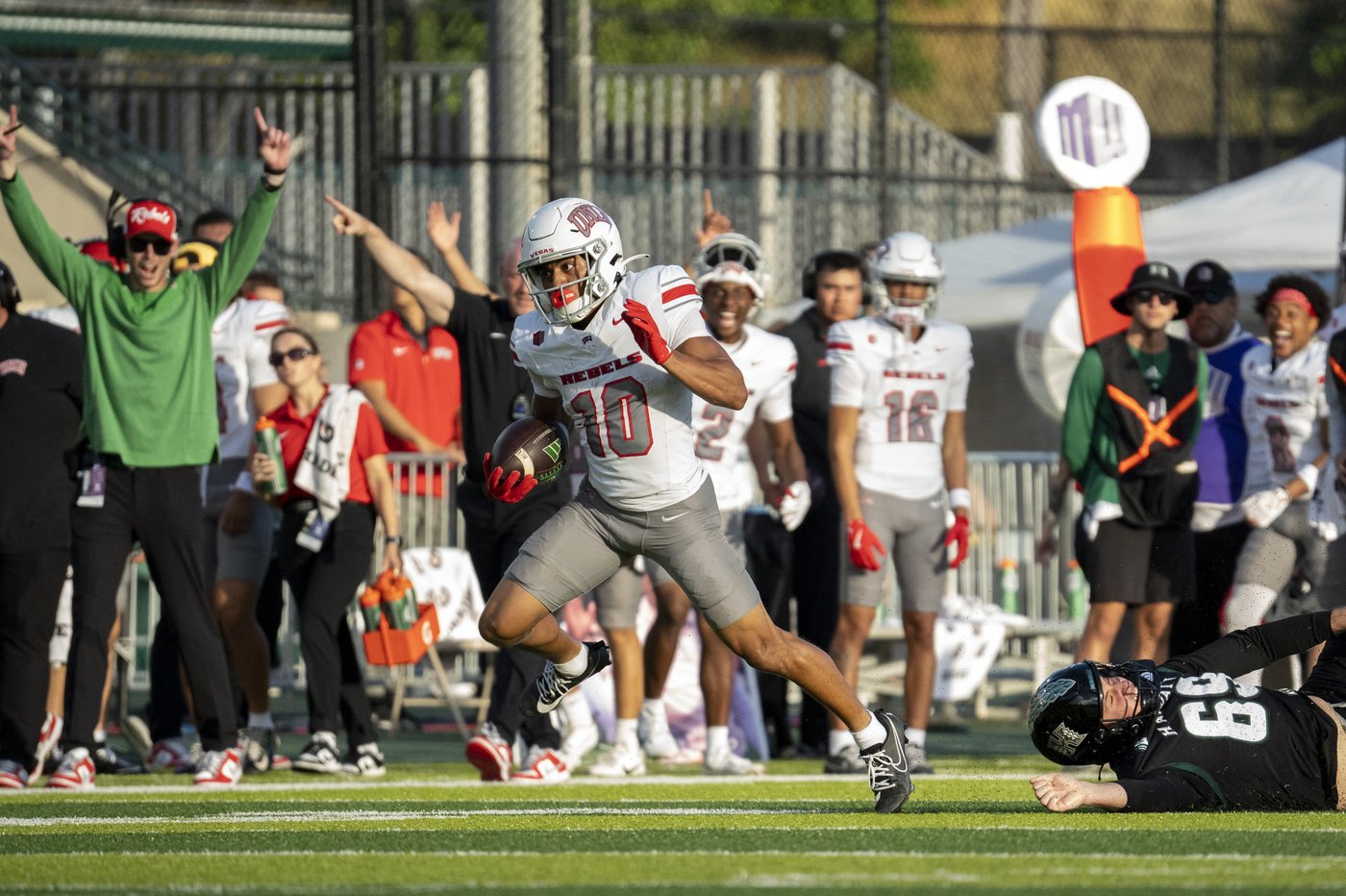 Hajj-Malik Williams helps UNLV hold on for 29-27 victory over Hawaii | iNFOnews.ca