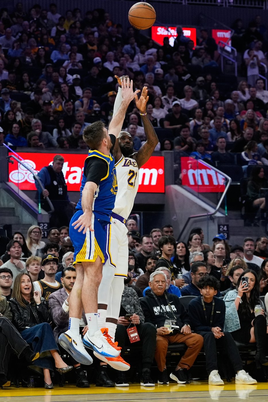 Luka Doncic scores 26 points, LeBron James adds 22 as Lakers run away from Warriors for 129-101 win | iNFOnews.ca Luka Doncic scores 26 points, LeBron James adds 22 as Lakers run away from Warriors for 129-101 win | iNFOnews.ca