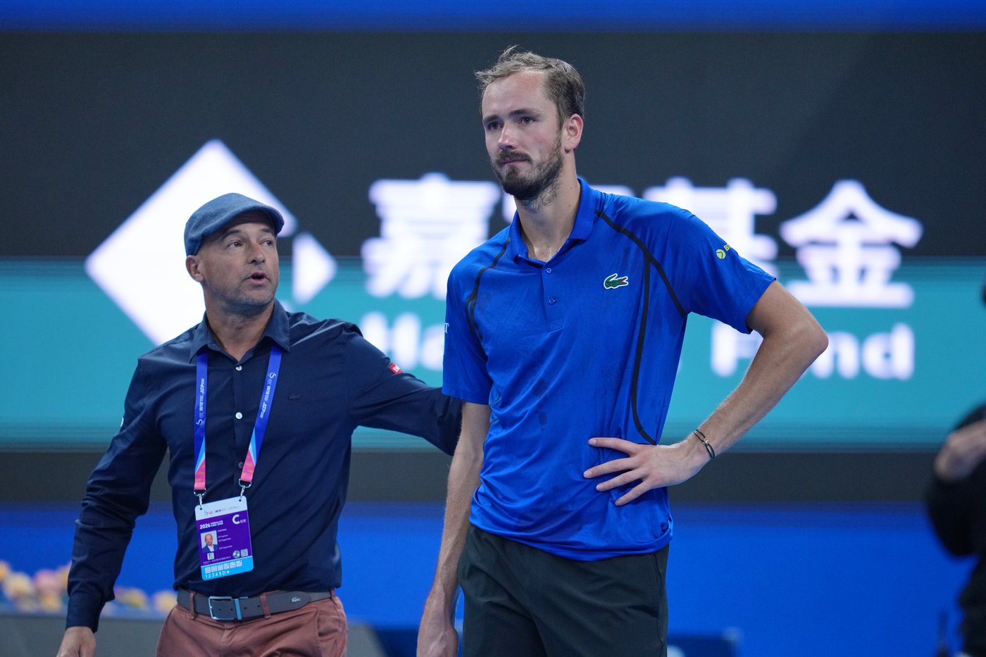 Medvedev disqualified from China Open for hitting spectator with a ball during semi vs. Djokovic | iNFOnews.ca Medvedev disqualified from China Open for hitting spectator with a ball during semi vs. Djokovic | iNFOnews.ca