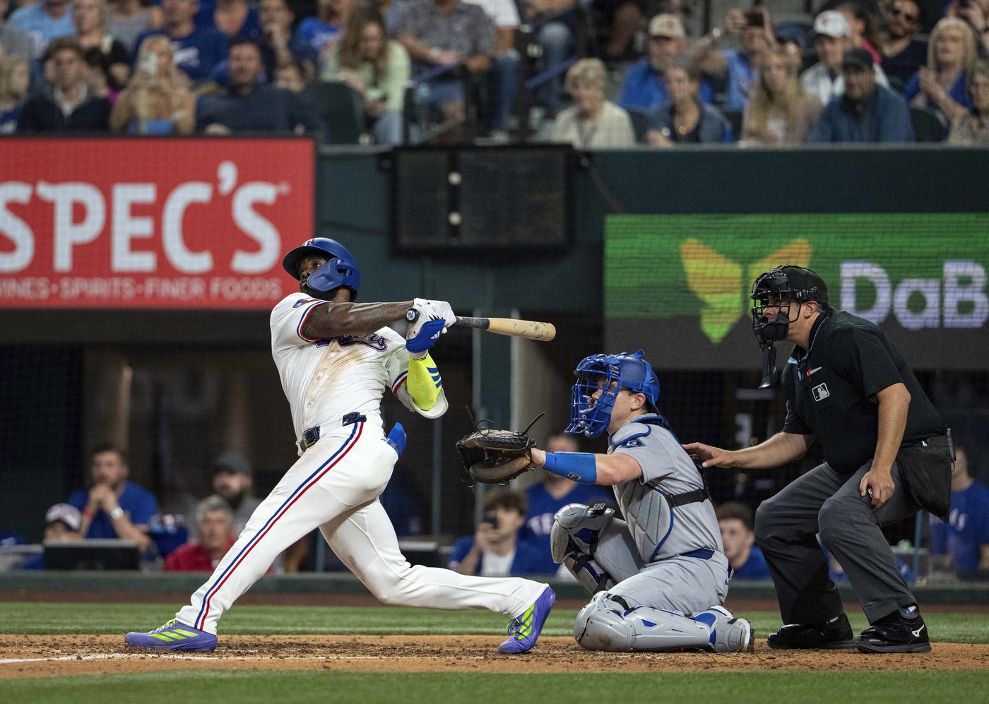 García hits 2-run homer in 9th to lift Rangers past Dodgers, denying Roki Sasaki 1st win | iNFOnews.ca