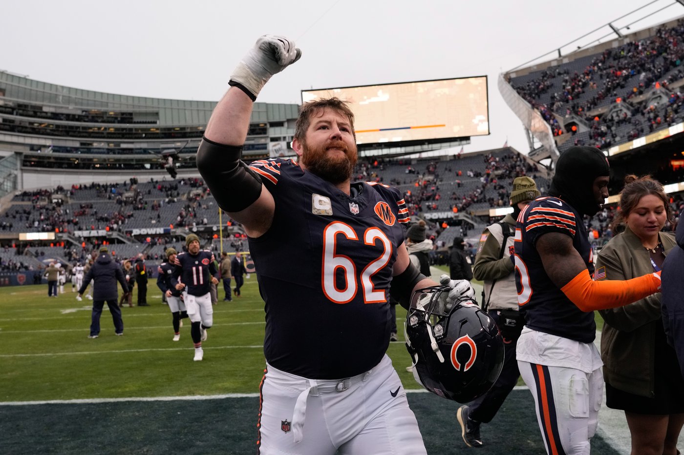 Joe Thuney of the Bears is voted as the top interior offensive lineman in the NFL by an AP panel | iNFOnews.ca