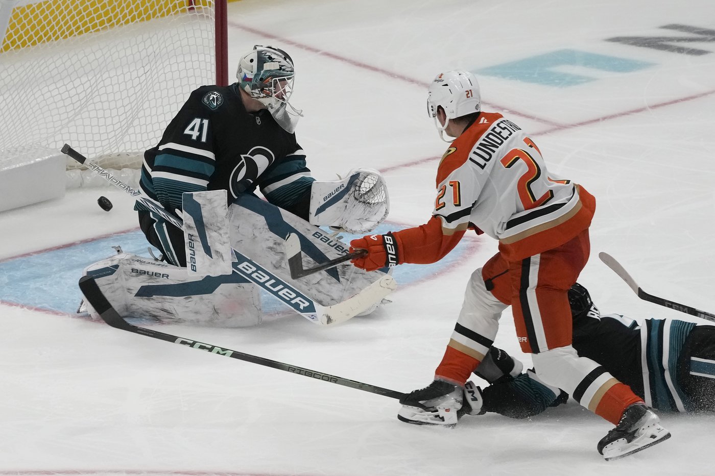 Lundestrom snaps scoreless tie in 3rd and Dostal gets shutout as Ducks blank Sharks 2-0 | iNFOnews.ca