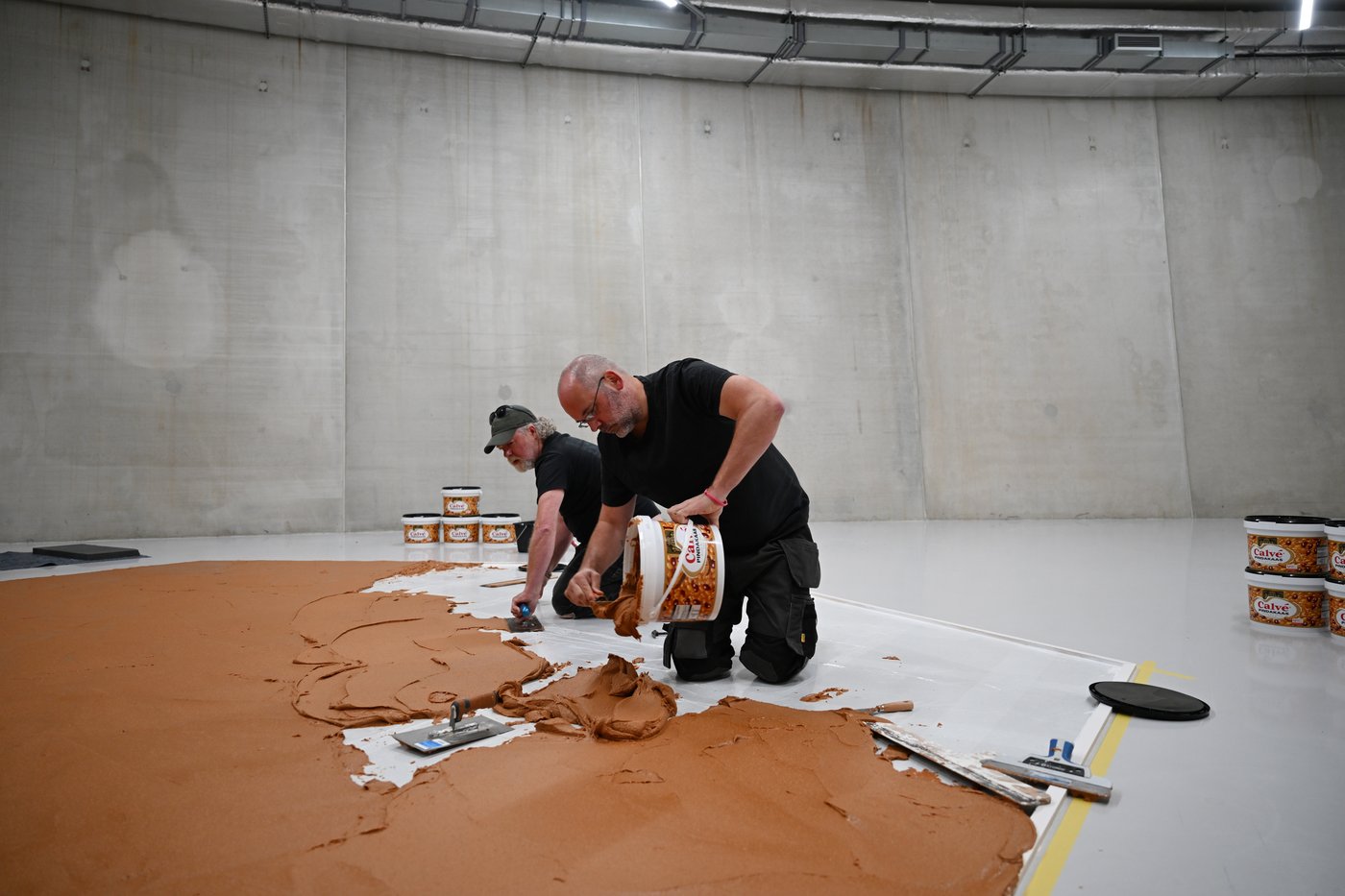 Museum honors a late artist by covering its floor in enough peanut butter to make 15,000 sandwiches | iNFOnews.ca Museum honors a late artist by covering its floor in enough peanut butter to make 15,000 sandwiches | iNFOnews.ca