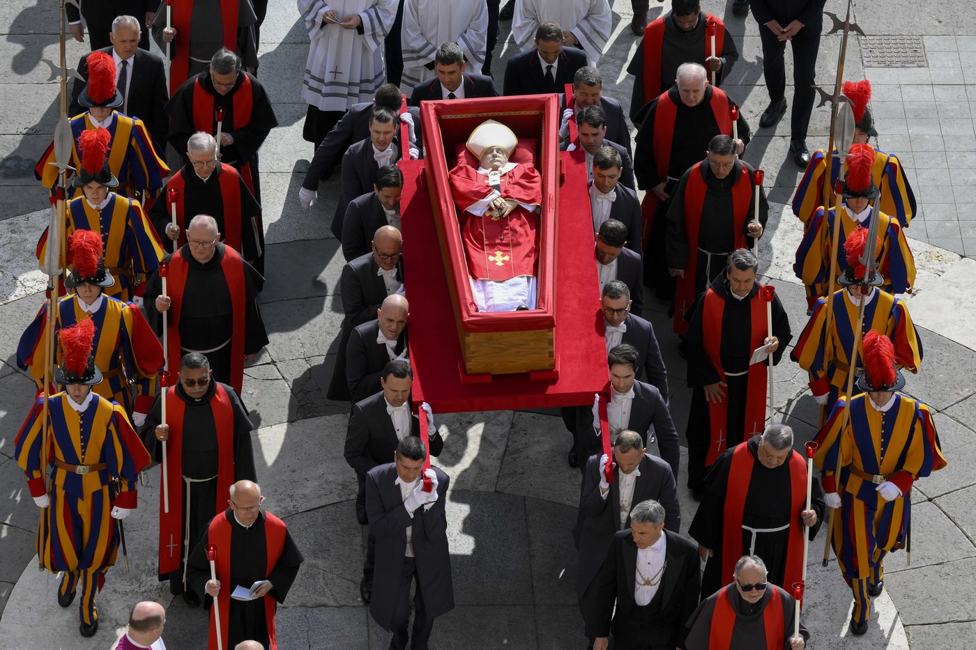 PHOTO COLLECTION: Vatican Pope Procession | iNFOnews.ca