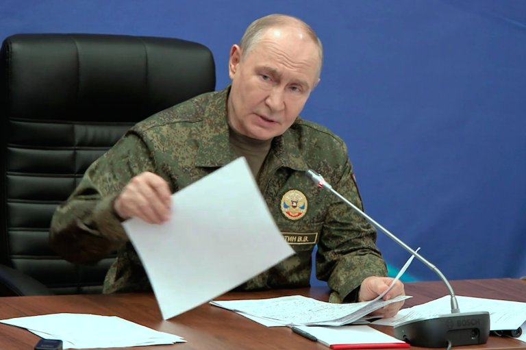 1 killed in attack on Crimea as Putin and Zelenskyy hold separate Trump calls | iNFOnews.ca