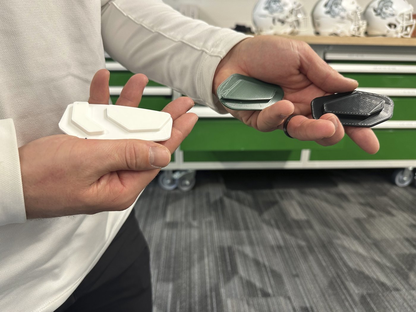 Michigan State engineering prof, student design helmet inserts to help drown out crowd noise for QBs | iNFOnews.ca