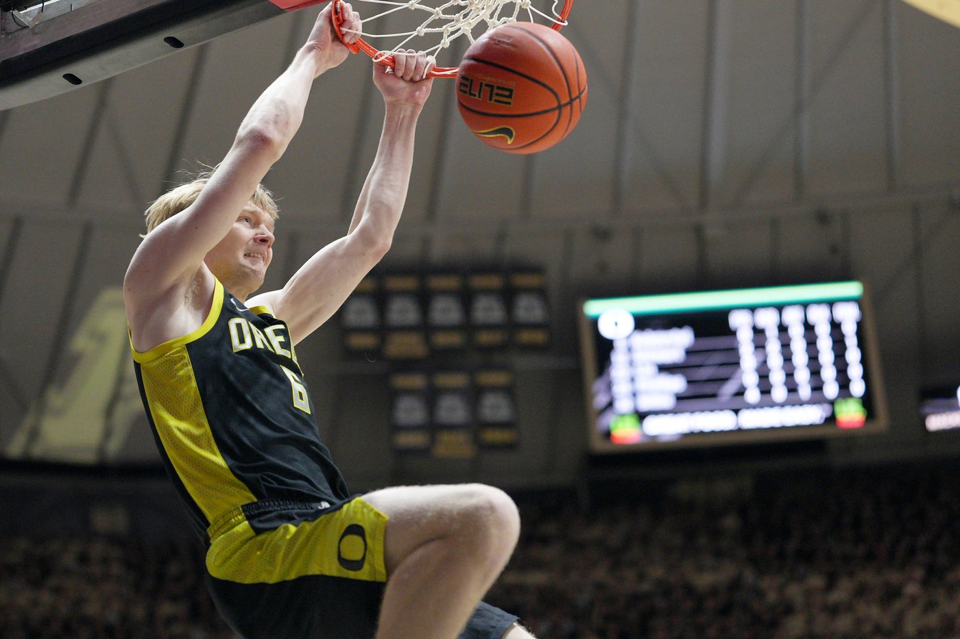 Fletcher Loyer's final minute-scoring flurry helps No. 12 Purdue rally late to get past Oregon 68-64 | iNFOnews.ca