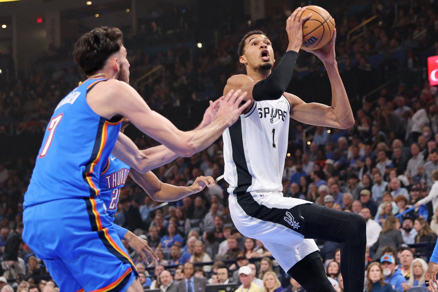 Gilgeous-Alexander scores 34 as Thunder top Spurs for first time in four meetings this season | iNFOnews.ca