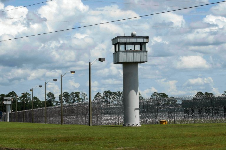 Florida awaiting federal approval for 3rd immigration detention center | iNFOnews.ca