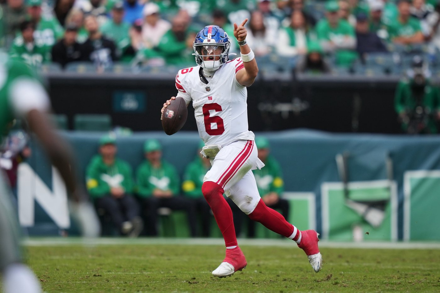 Christian McCaffrey and the 49ers aim to get back on track at the Giants | iNFOnews.ca