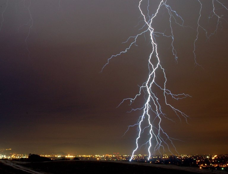 Environment Canada warns of gusts, hail amid thunderstorm strikes in Metro Vancouver | iNFOnews.ca