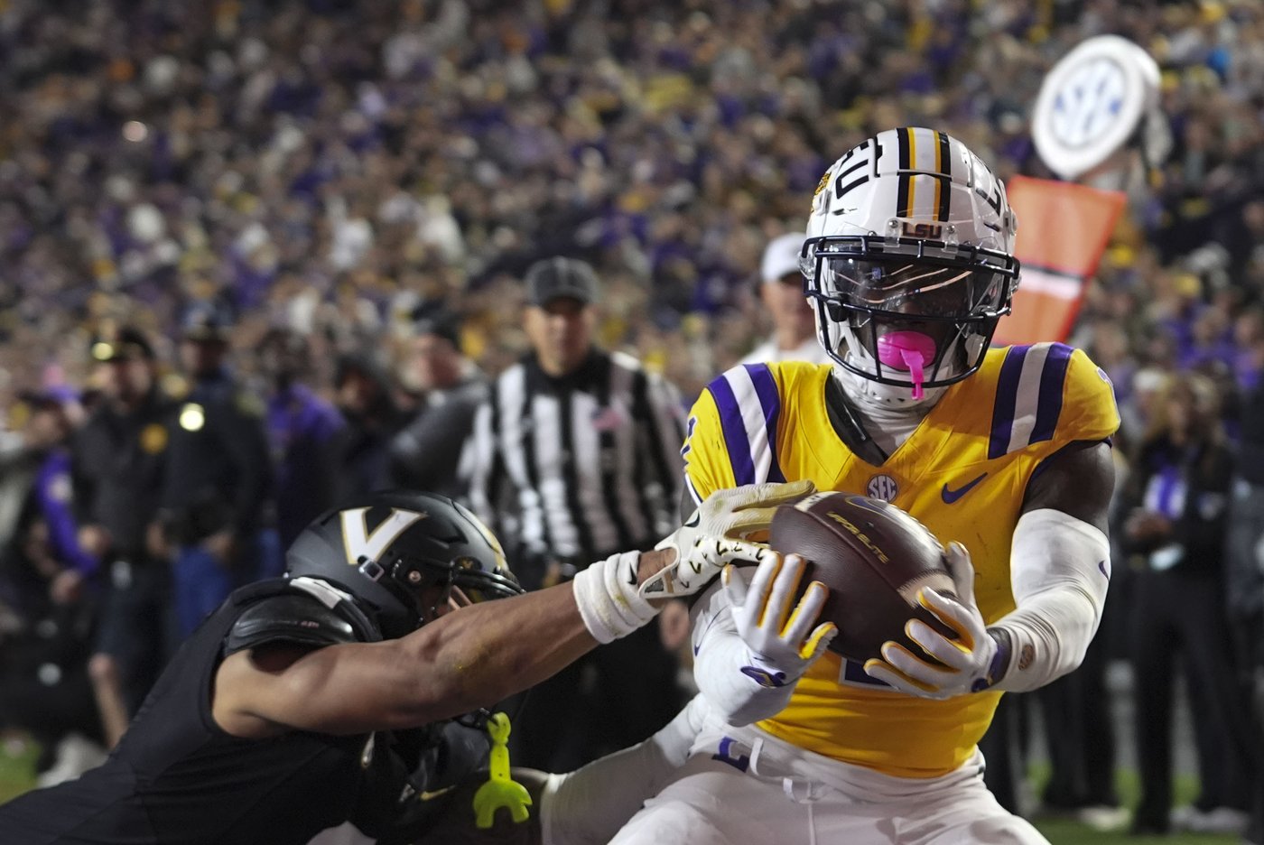 Oklahoma invades LSU's Tiger Stadium for the first time in both teams' final regular-season game | iNFOnews.ca