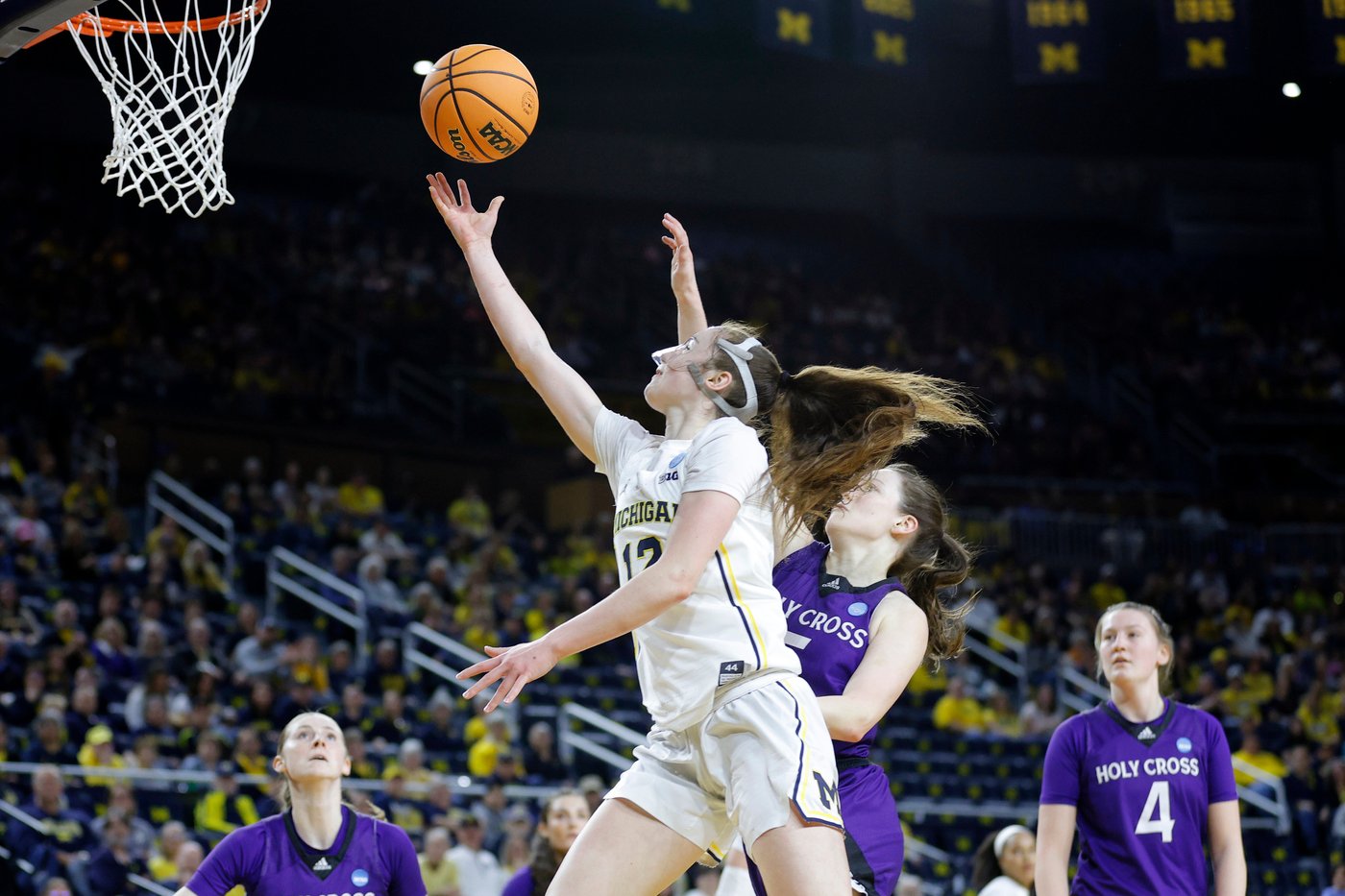 Kim Barnes Arico has built a consistent winner in women's basketball at Michigan for 1st time | iNFOnews.ca