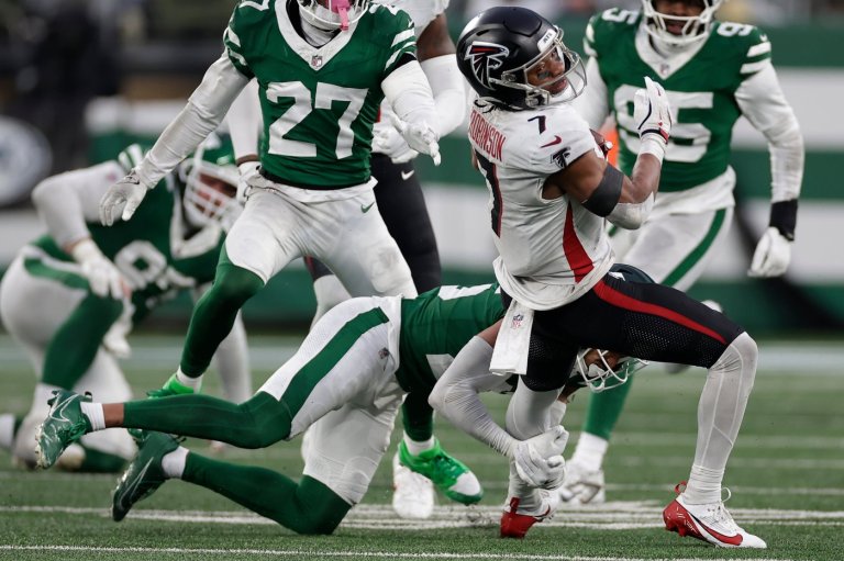 Bijan Robinson shines again, but Falcons' special teams falter in loss to Jets | iNFOnews.ca