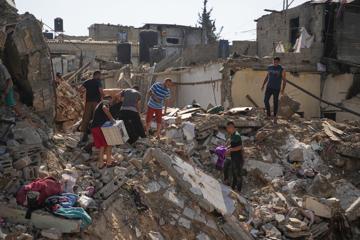 Photos show the scene after the latest Israeli strikes in Gaza | iNFOnews.ca
