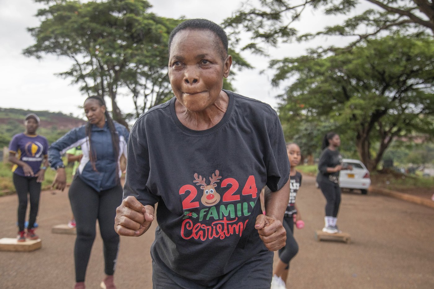 A fitness club in a Zimbabwe cemetery aims to outpace death one step at a time | iNFOnews.ca