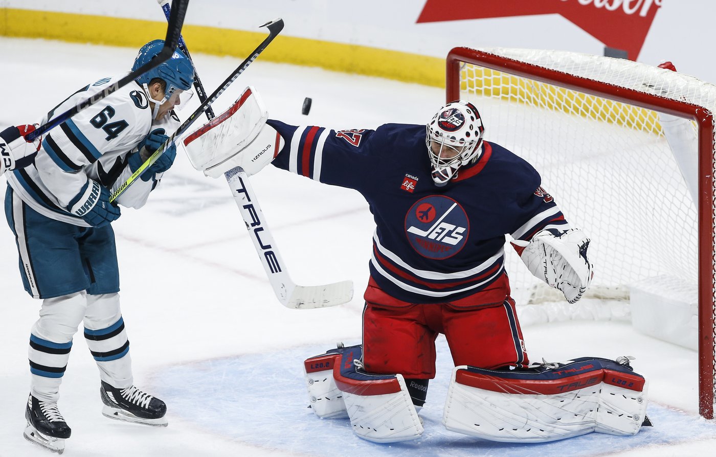 Jets gift Hellebuyck with eight goals of run support on night of his 500th start | iNFOnews.ca Jets gift Hellebuyck with eight goals of run support on night of his 500th start | iNFOnews.ca