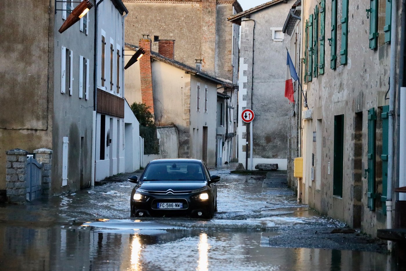 Storm aftermath leaves 2 dead in France; flood alerts to remain Saturday | iNFOnews.ca Storm aftermath leaves 2 dead in France; flood alerts to remain Saturday | iNFOnews.ca