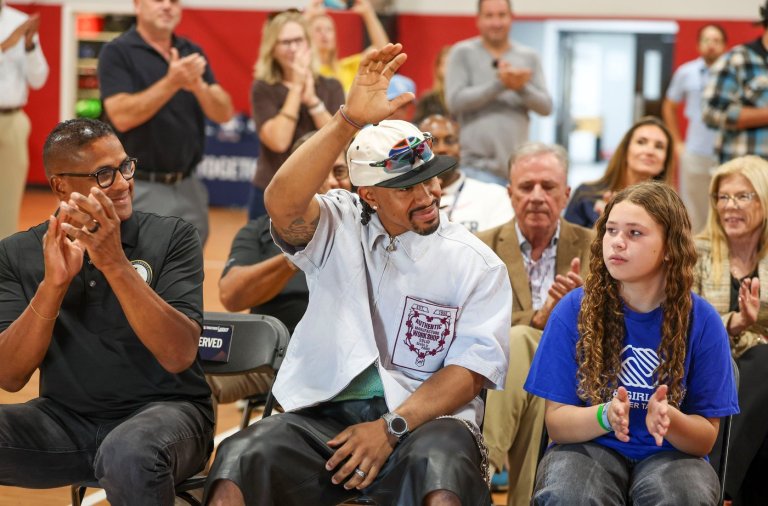 Mets' Francisco Lindor wins Roberto Clemente Award for humanitarian work | iNFOnews.ca