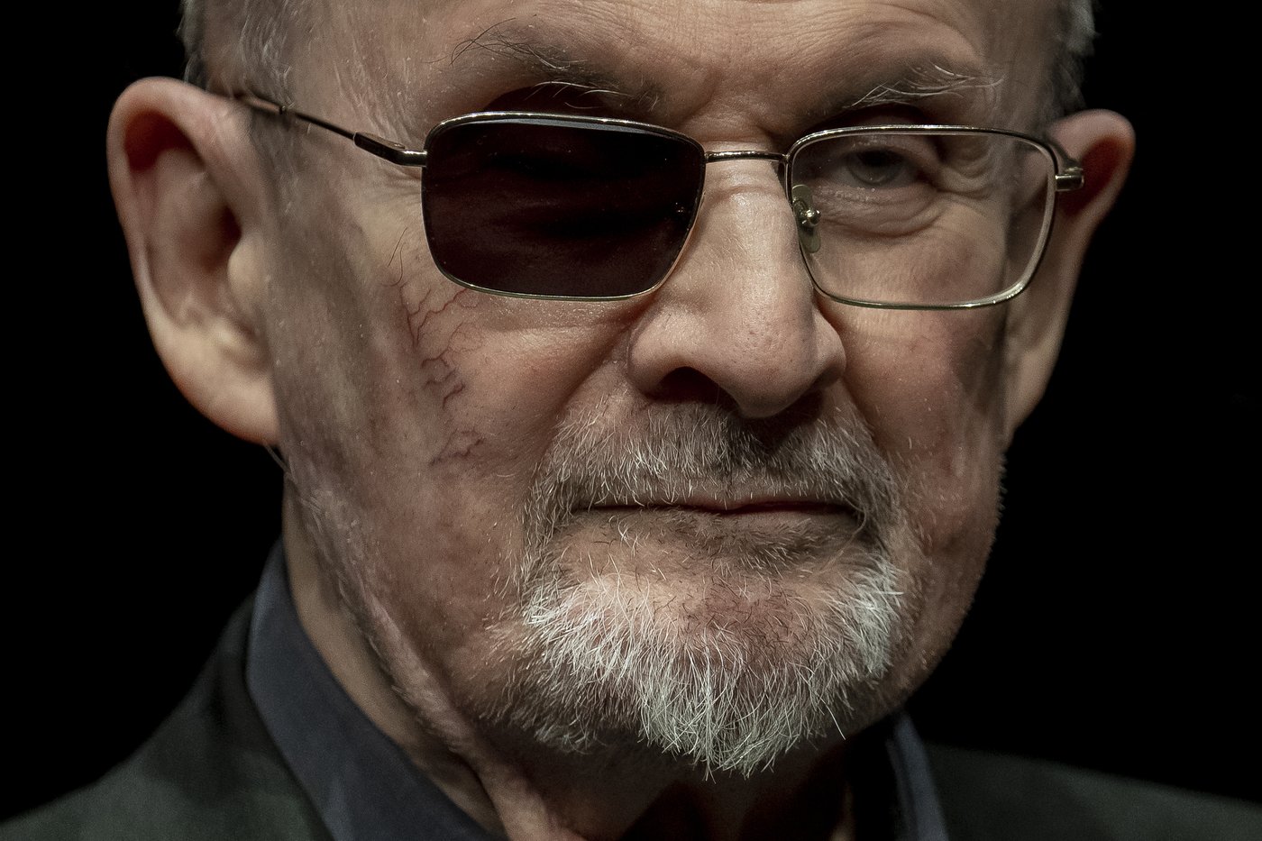 The man charged with stabbing Salman Rushdie will soon go on trial. The author will take the stand | iNFOnews.ca