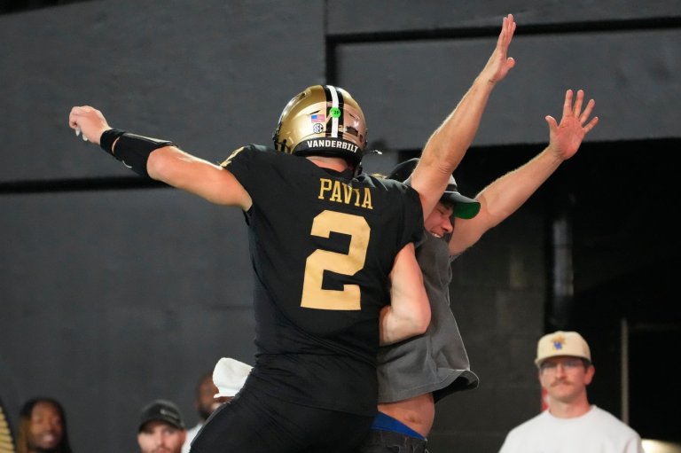Diego Pavia throws for career-high 484 yards as No. 12 Vanderbilt routs Kentucky 45-17 | iNFOnews.ca