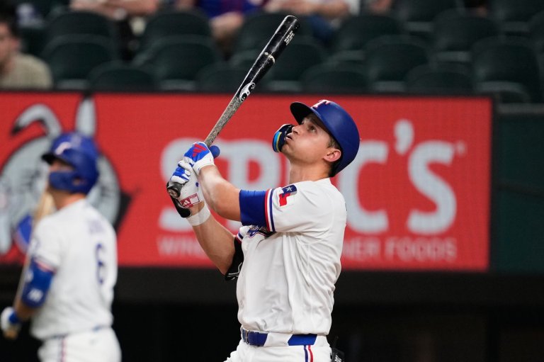 Slumping Corey Seager is out of the Rangers' lineup at Houston after the team had a day off | iNFOnews.ca