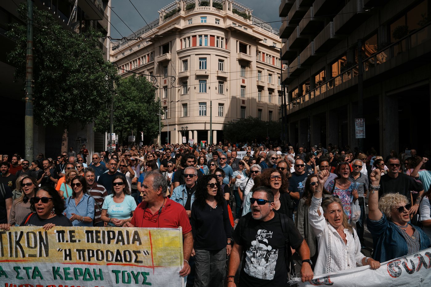Thousands march in Athens against labor law changes, disrupt services nationwide | iNFOnews.ca