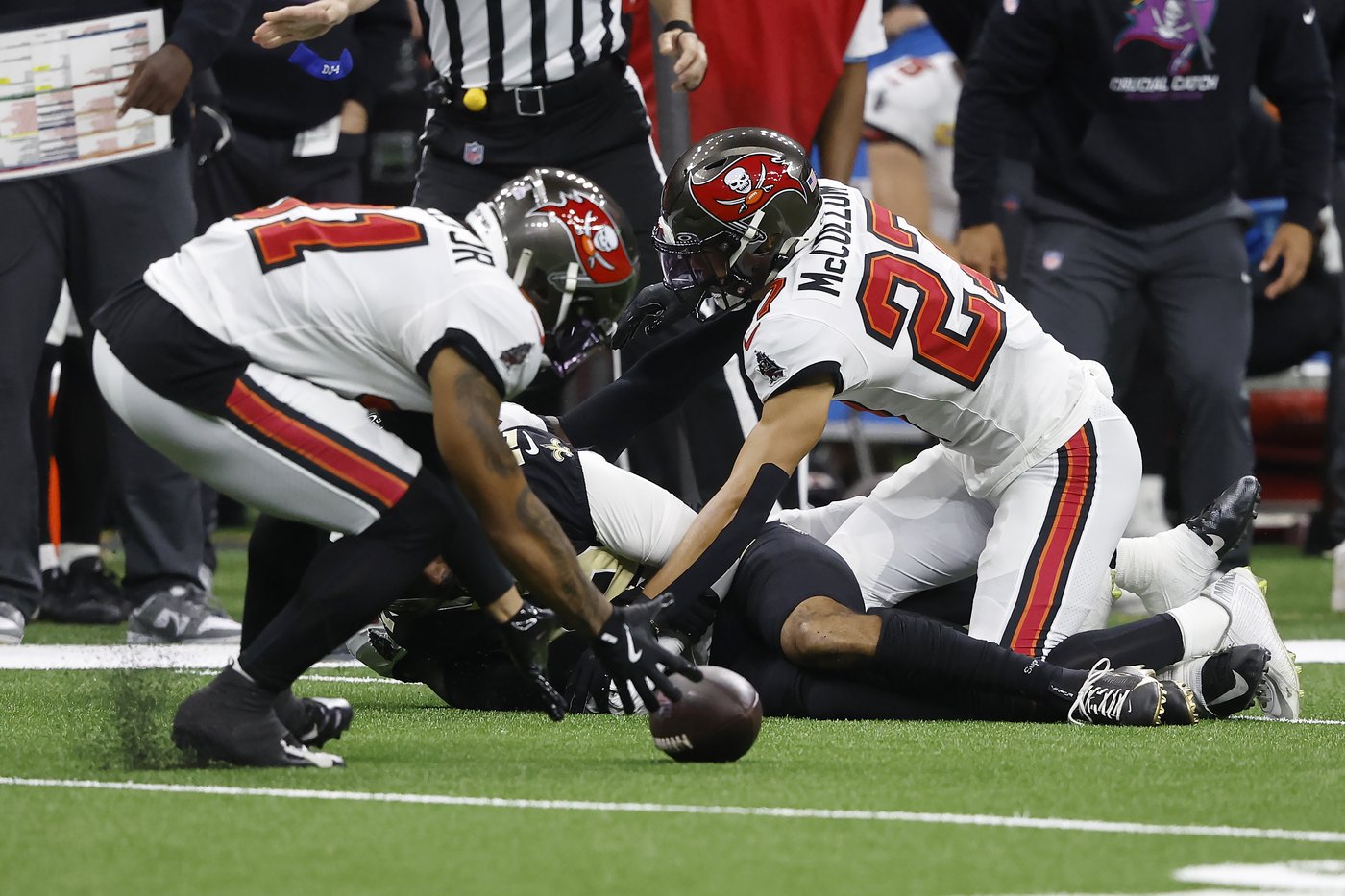 Saints receiver Chris Olave sidelined against Tampa Bay by an unflagged helmet-to-helmet hit | iNFOnews.ca Saints receiver Chris Olave sidelined against Tampa Bay by an unflagged helmet-to-helmet hit | iNFOnews.ca