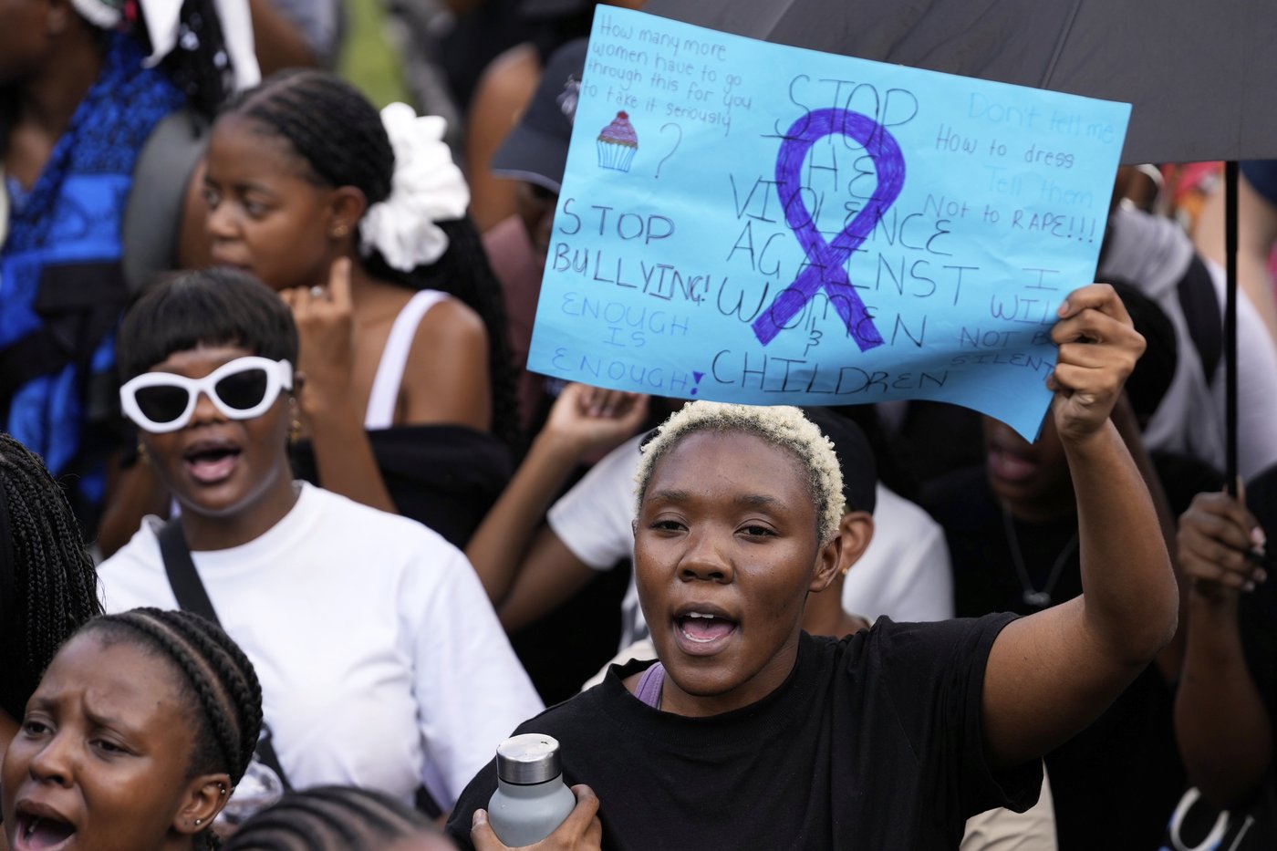 Crowds demonstrate against gender-based violence in South Africa after alleged rape of 7-year-old | iNFOnews.ca